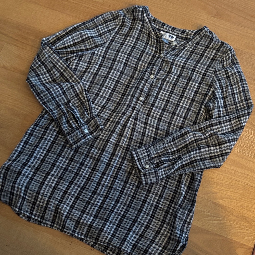 OLD NAVY med button down plaid tunic with pocket